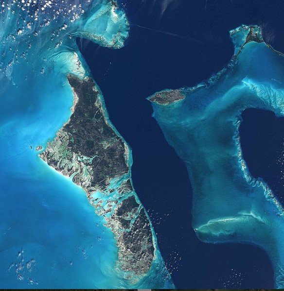 Супутникове фото дня: пляжні Багами, про які можна помріяти