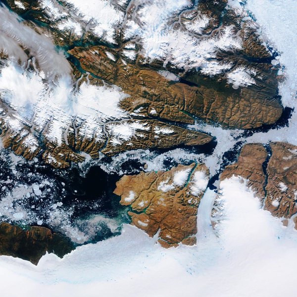 Супутникове фото дня: один із найбільших льодовиків Гренладнії