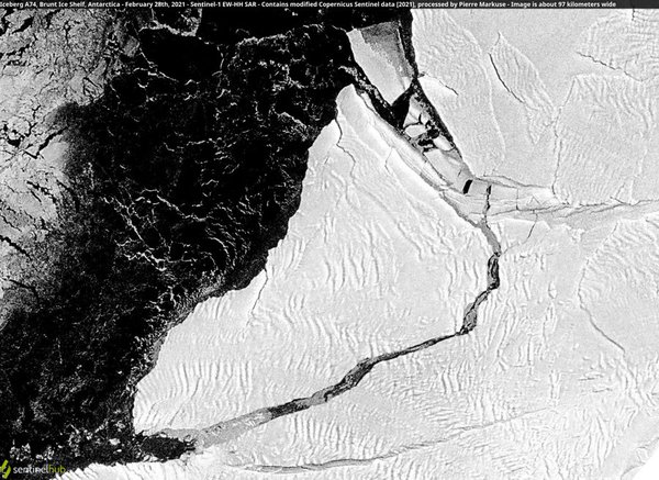 Супутникове фото дня: як відколюється мега-айсберг