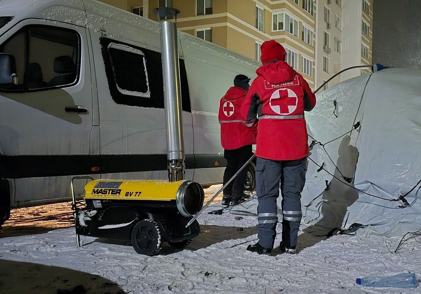 Vyshhorod. Rescuers connect a diesel heat gun that will supply warm, purified air to the tent.