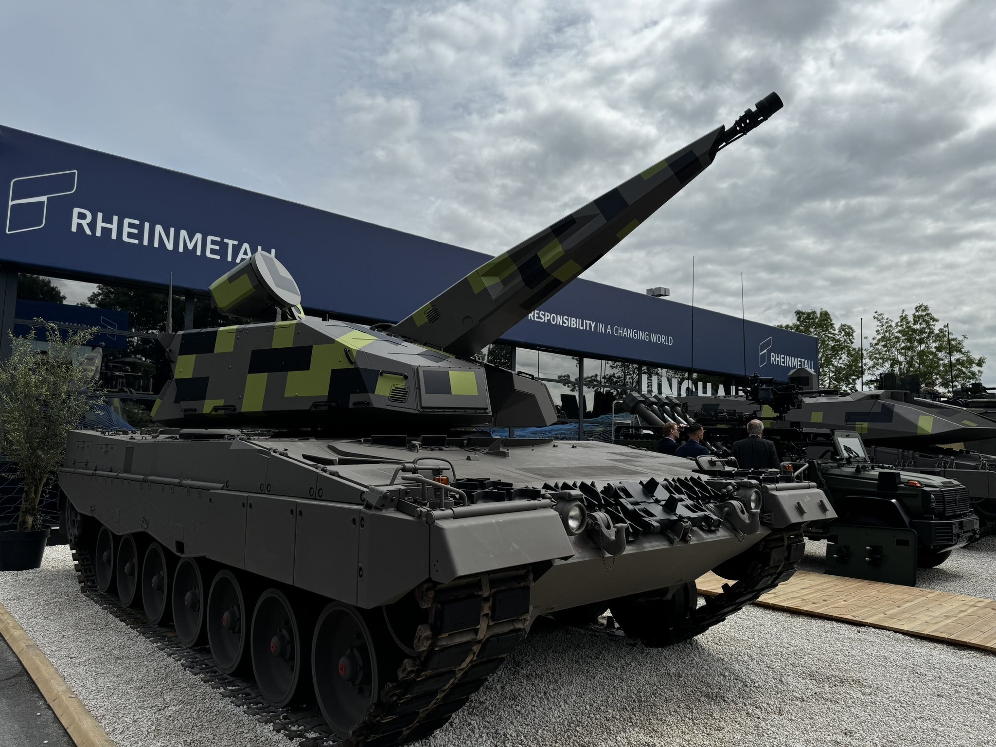 Зенітний артилерійський комплекс Skyranger 35 на шасі Leopard 2. Джерело: Мілітарний