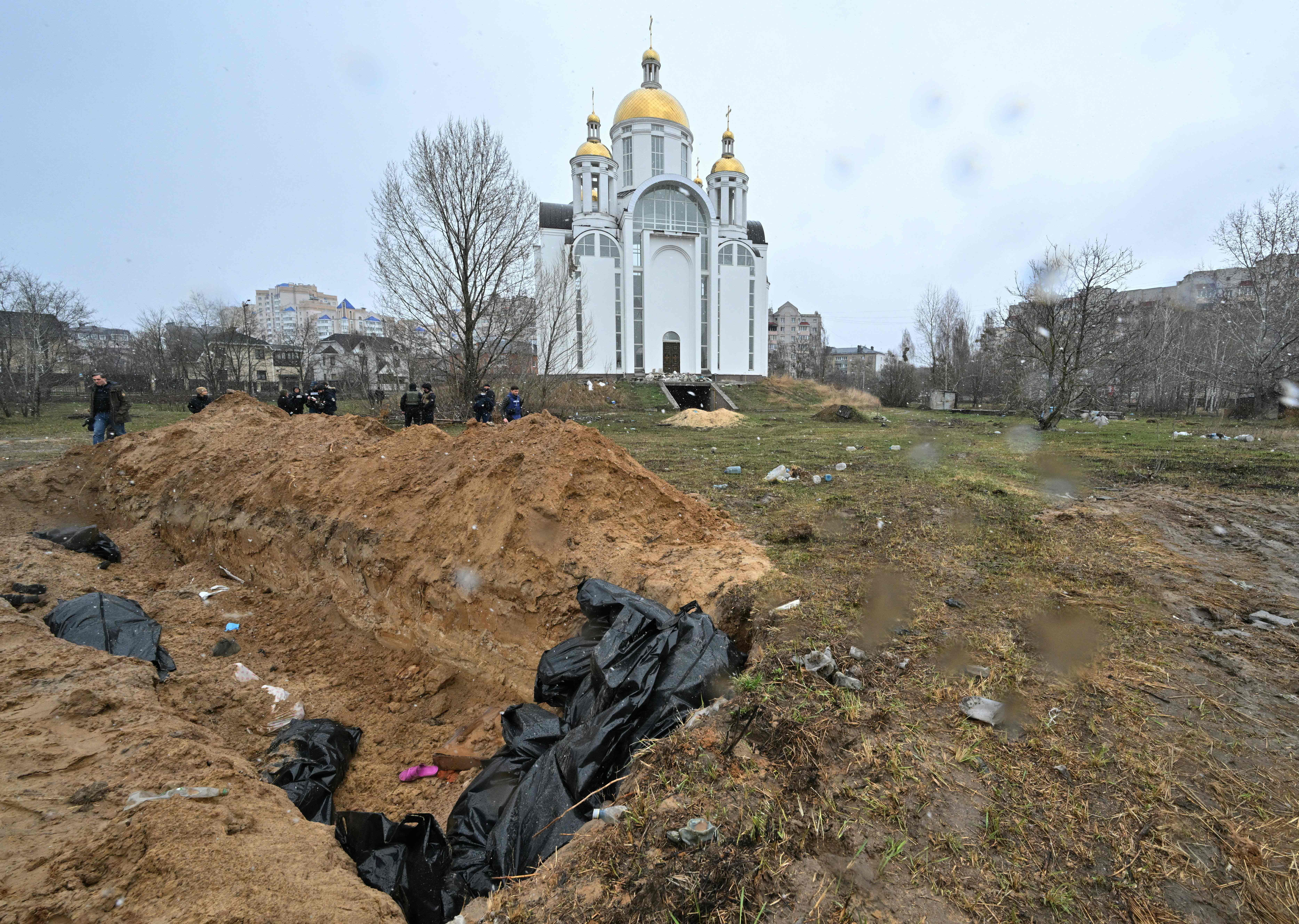 Похороните на украйне милой. Буча Украина массовые захоронения. Буча Украина кадры.