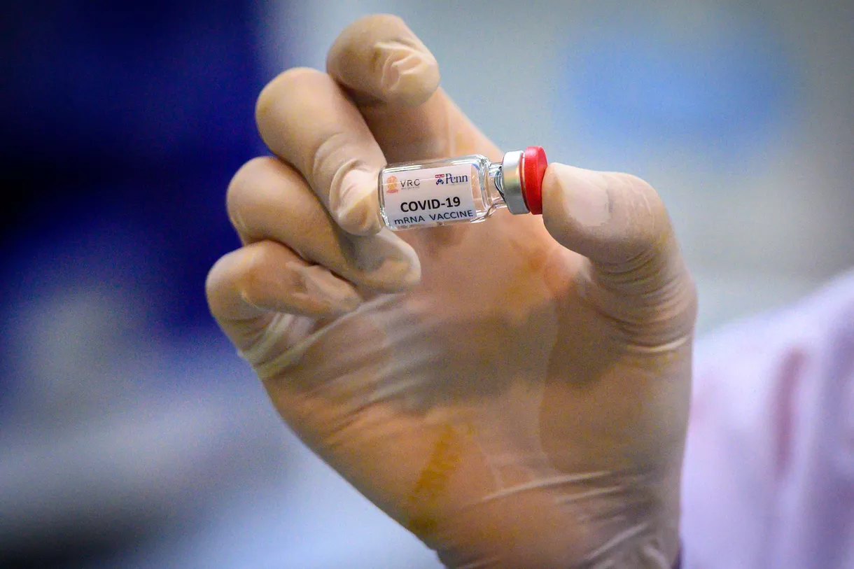 Зараз тестуються десятки вакцин – але нема гарантії, що хоч одна з них досягне успіху: фото Getty