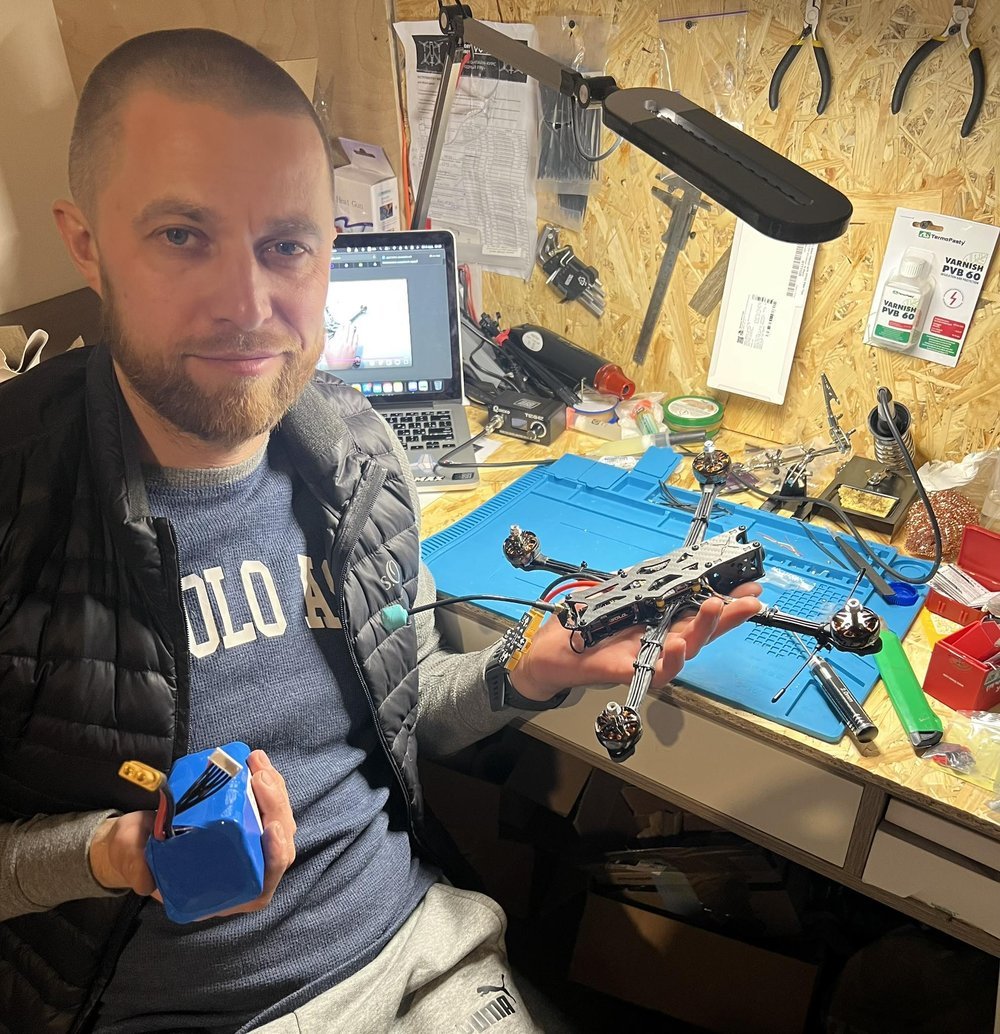 Юрій Житніков із власноруч зробленим дроном