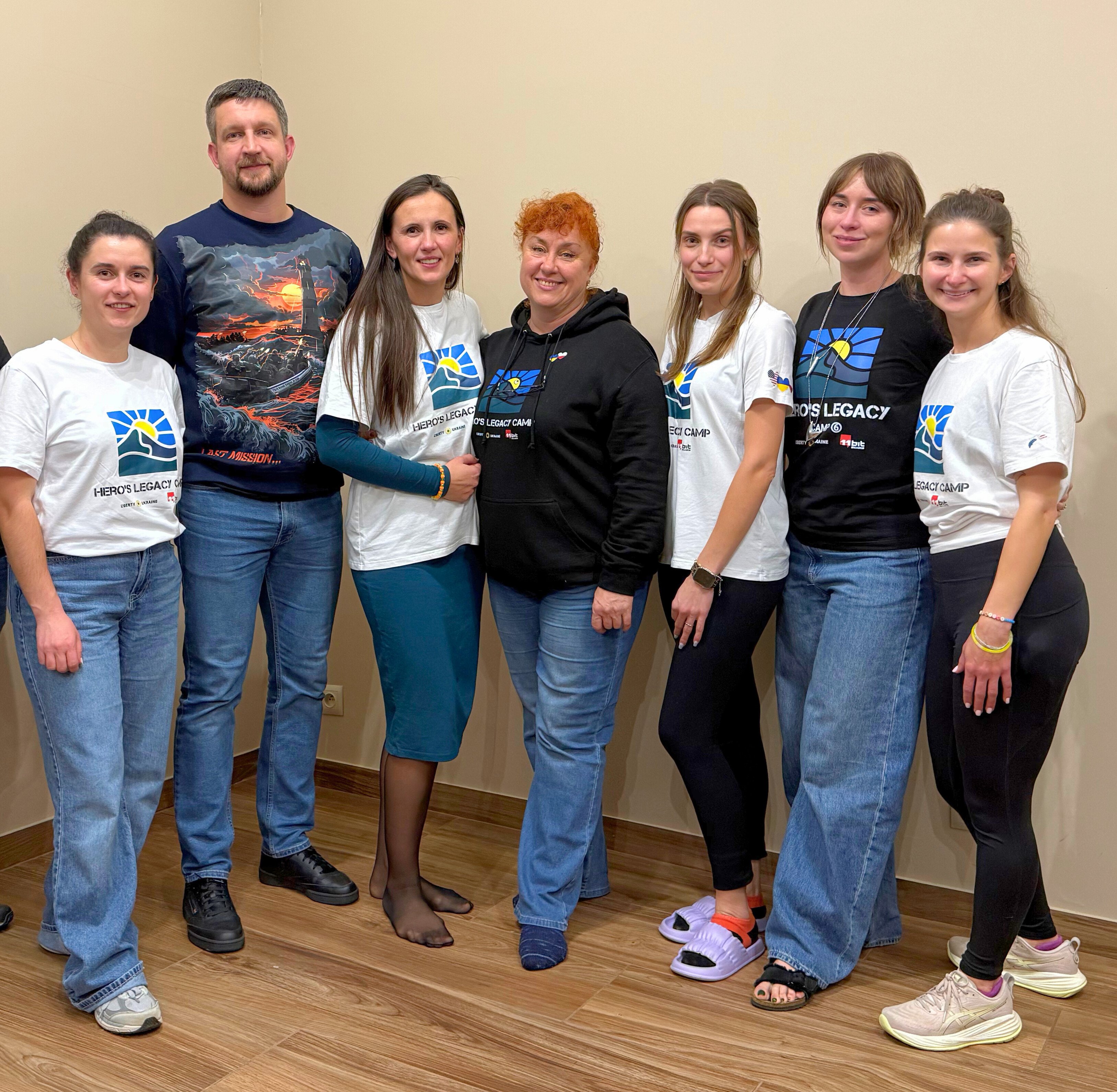 Команда педагогів дитячого табору в Карпатах