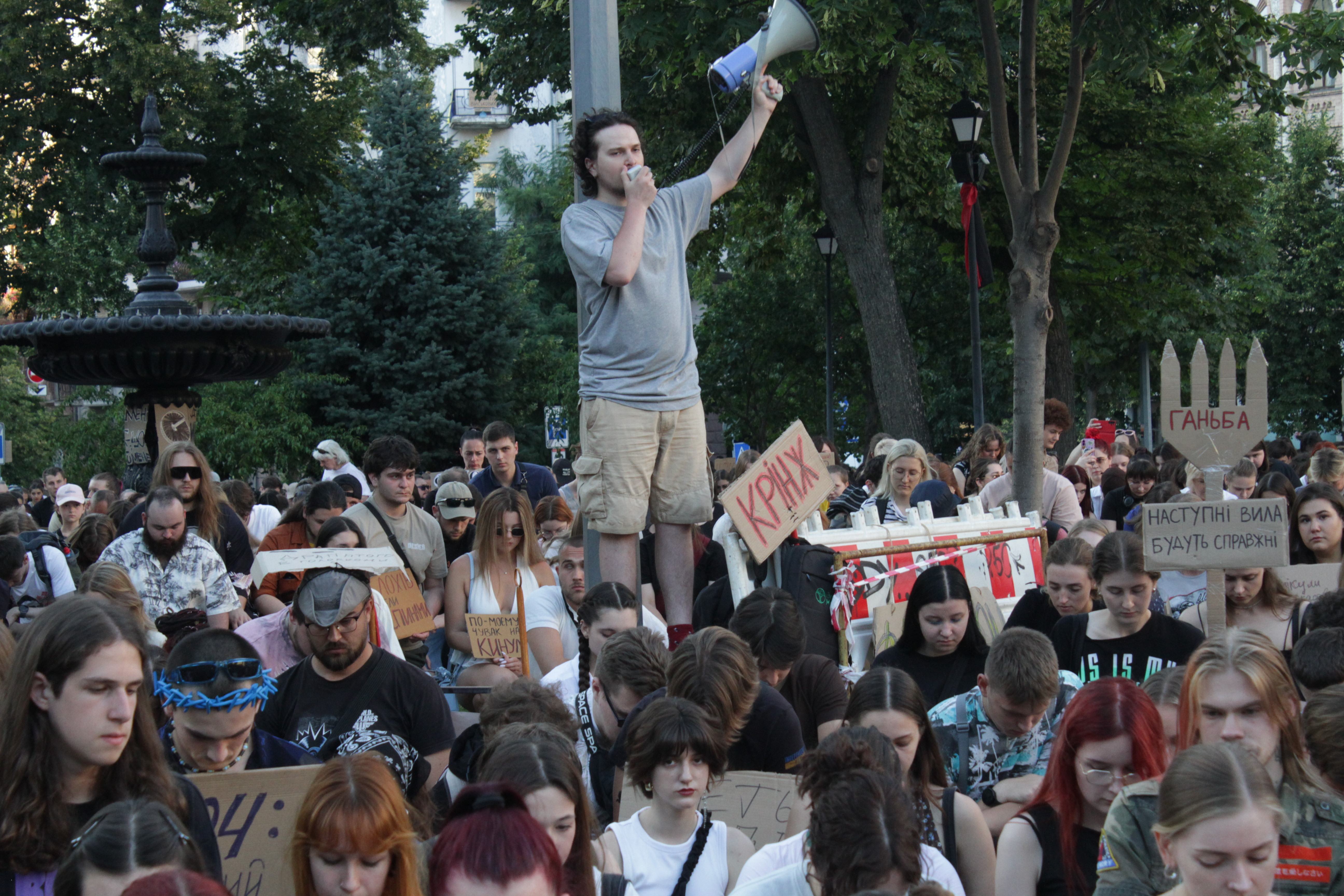 Ведучий під час протестів у Києві задав тон усім протестувальникам