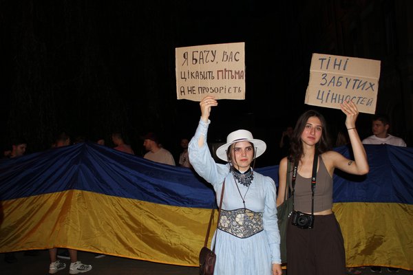 Закон про НАБУ — лише привід, влада ігнорує народ. Що мотивує людей виходити на мітинги