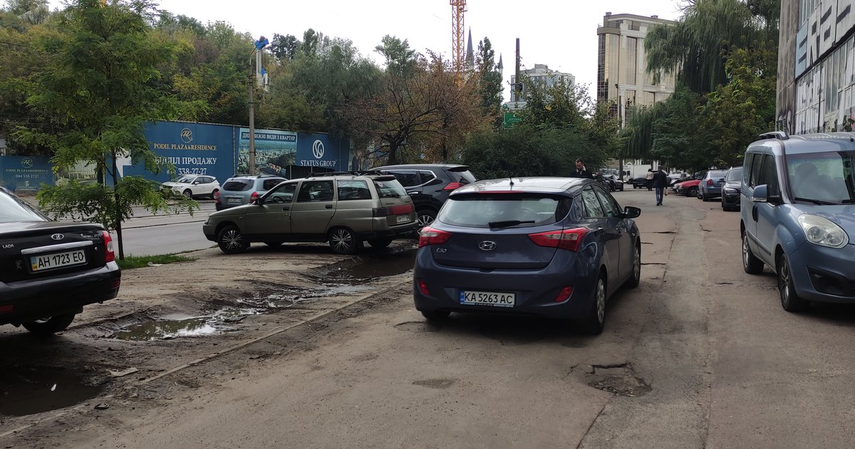 Купити елітну квартиру та жити в нетрях. Нинішня забудова Глибочицької і комфортний простір – несумісні