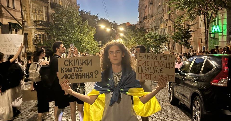 Обличчя протесту. 15-річний школяр описує свій перший досвід участі у велелюдному мітингу