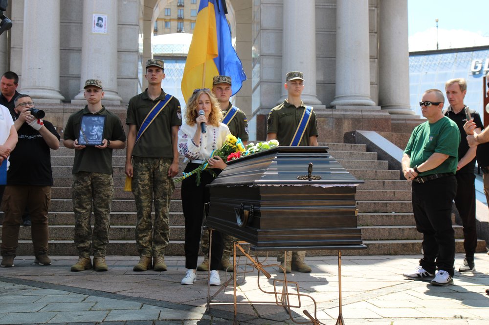 Галина Жук на похороні Пітера Фуше.