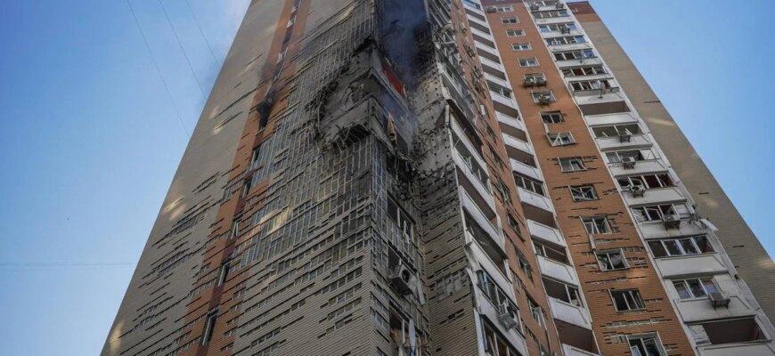 A Russian drone struck a 24-story apartment building in the Darnytskyi district of Kyiv. Photo taken on September 9, 2026