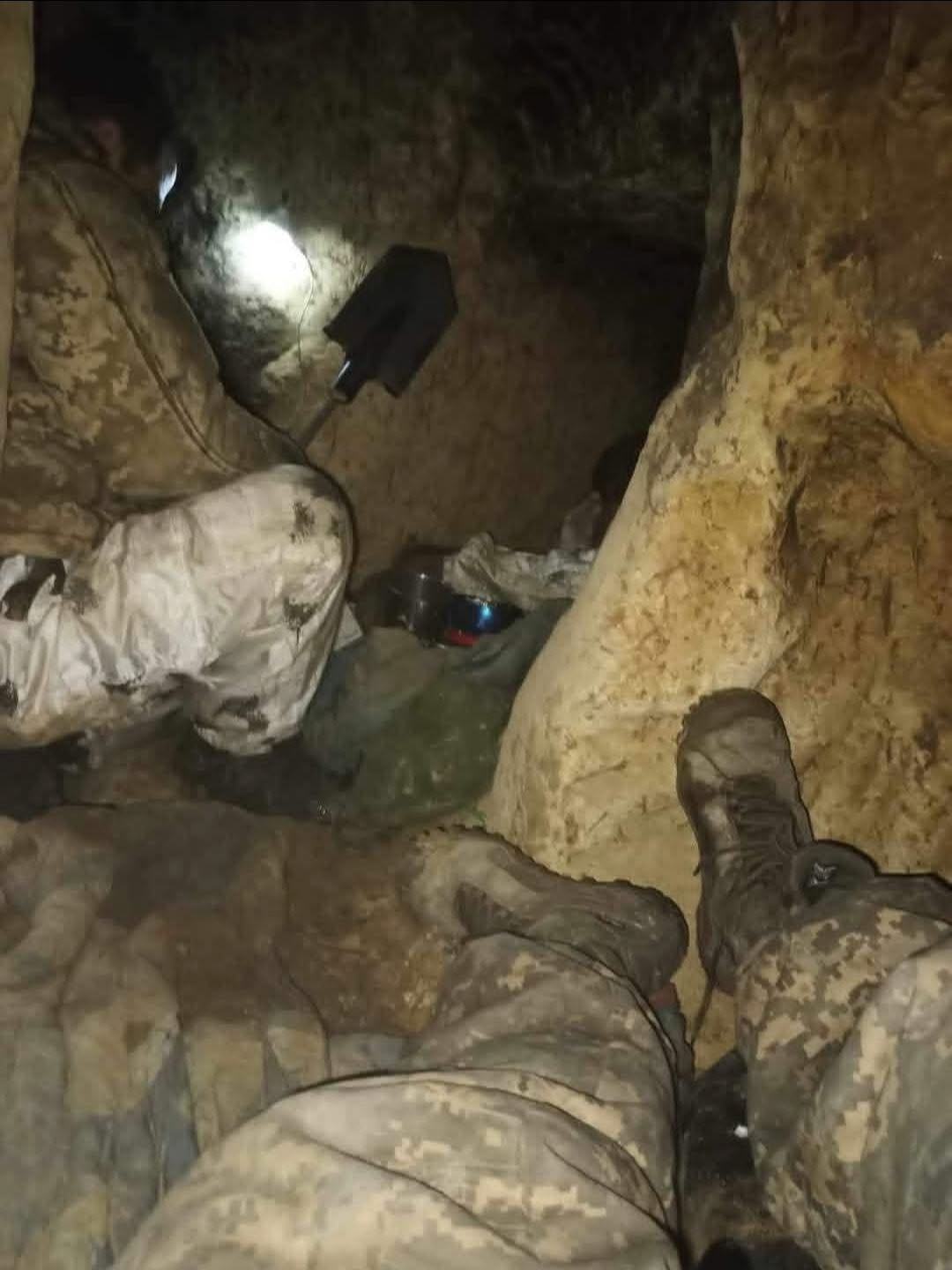 Ukrainian infantry dig underground positions