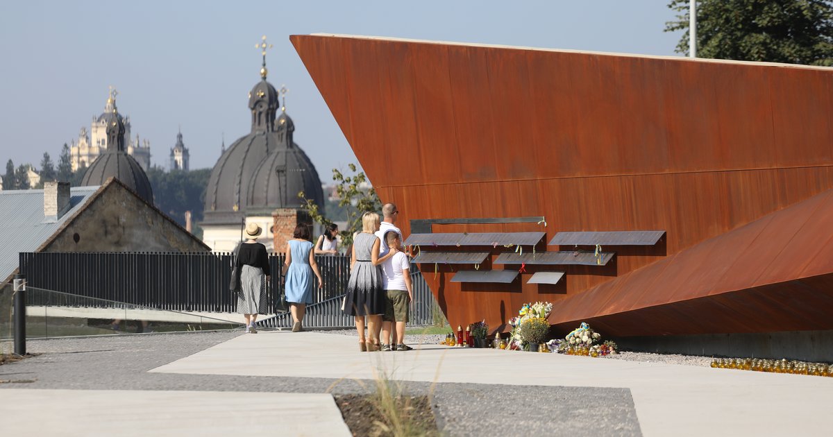 Без граніту, радянщини і несмаку: як створити гідний меморіал пам’яті героїв війни