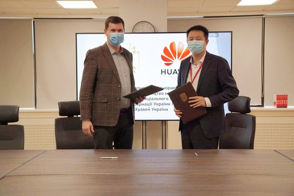 Браво. Поки США звинувачують Huawei у шпигунстві – Україна хоче взаємодіяти в «кібербезпеці»