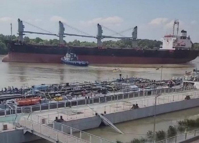 Балкер MOAYAD у червні 2023 року прийшов під завантаження в порт Ізмаїл. Це 154-метрове судно мало рекордні характеристики для цього порту — вантажопідйомність 23,5 тис. тонн. Ним переправили зернові до Єгипту