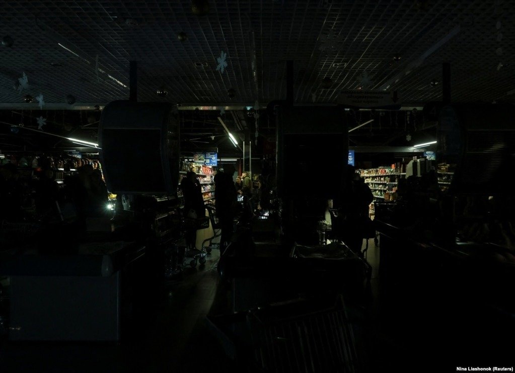 Люди в одному з одеських супермаркетів