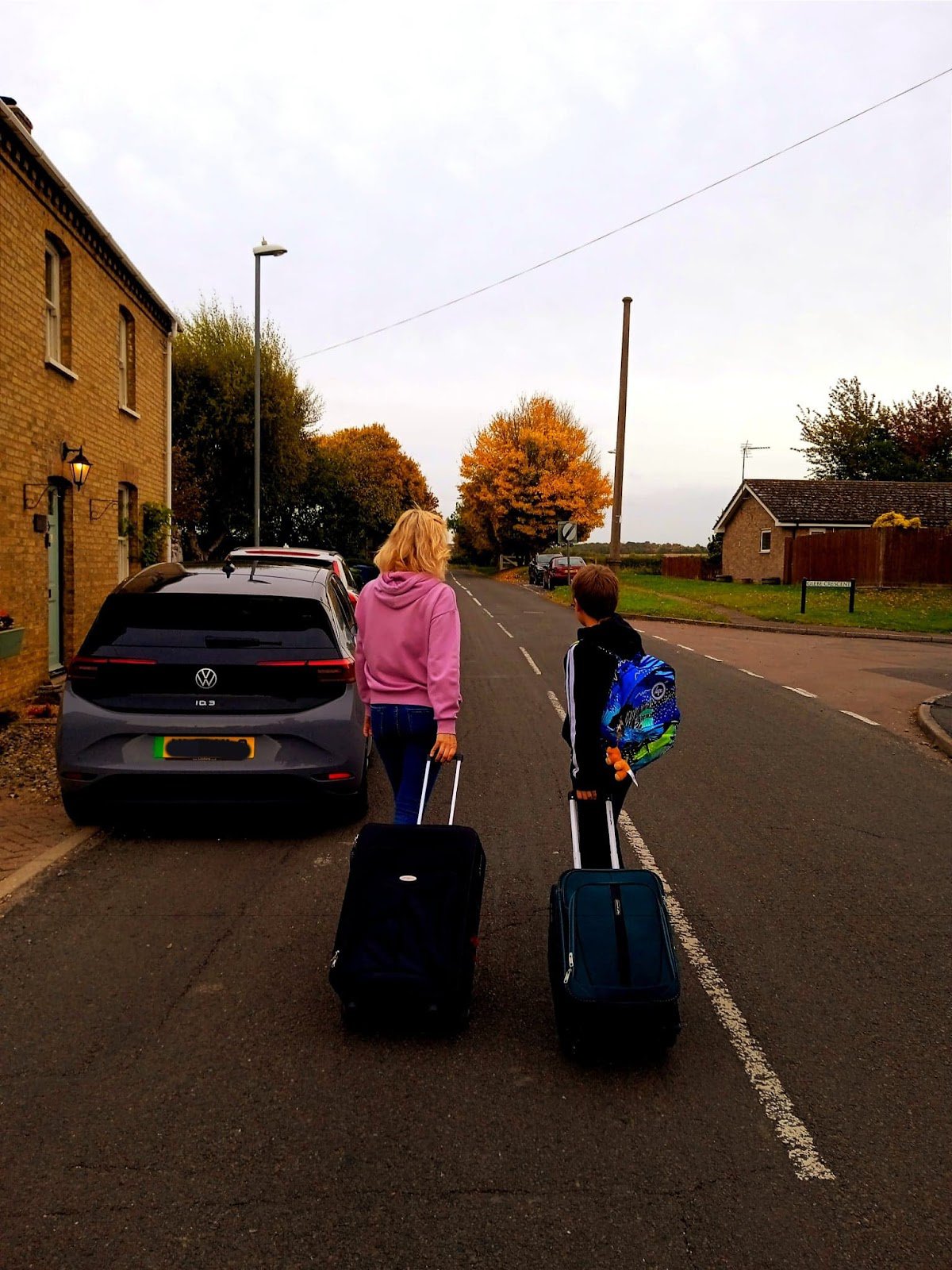 Замість сімейного затишку — життя на валізах: така реальність багатьох українських жінок