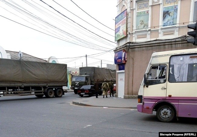 Окупований Мелітополь, квітень 2022 року. Десятеро мешканців міста, які виїхали на підконтрольну Україні територію, отримали компенсацію за зруйноване житло
