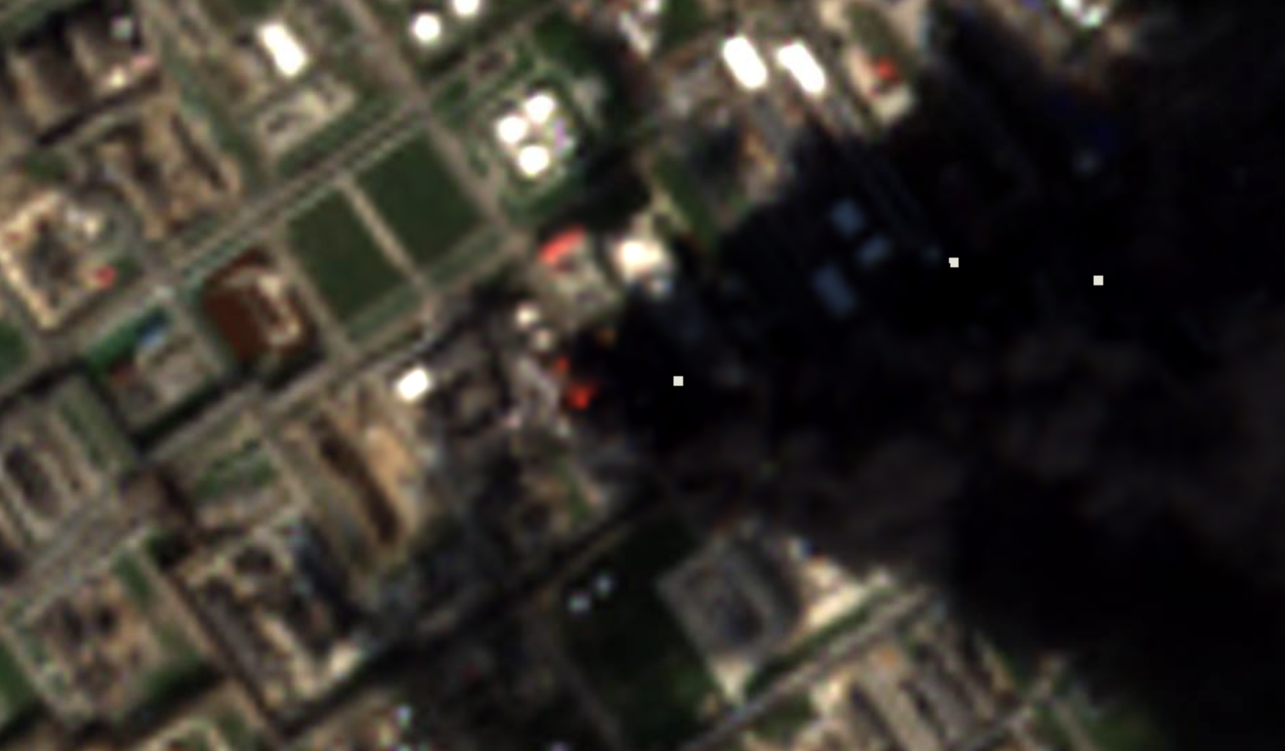 Палаюча ділянка Куйбишівського НПЗ, знімок супутника Sentinel (Landviewer) від 28 серпня