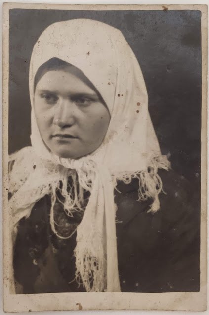 Ніна, ймовірно, з роду Волошиних, хутір Причинський (нині село Червоне на Яготинщині)