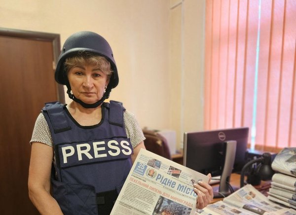 «Ми не можемо зрадити читачів». Як редакція з прифронтового Мирнограда видає газету під час війни