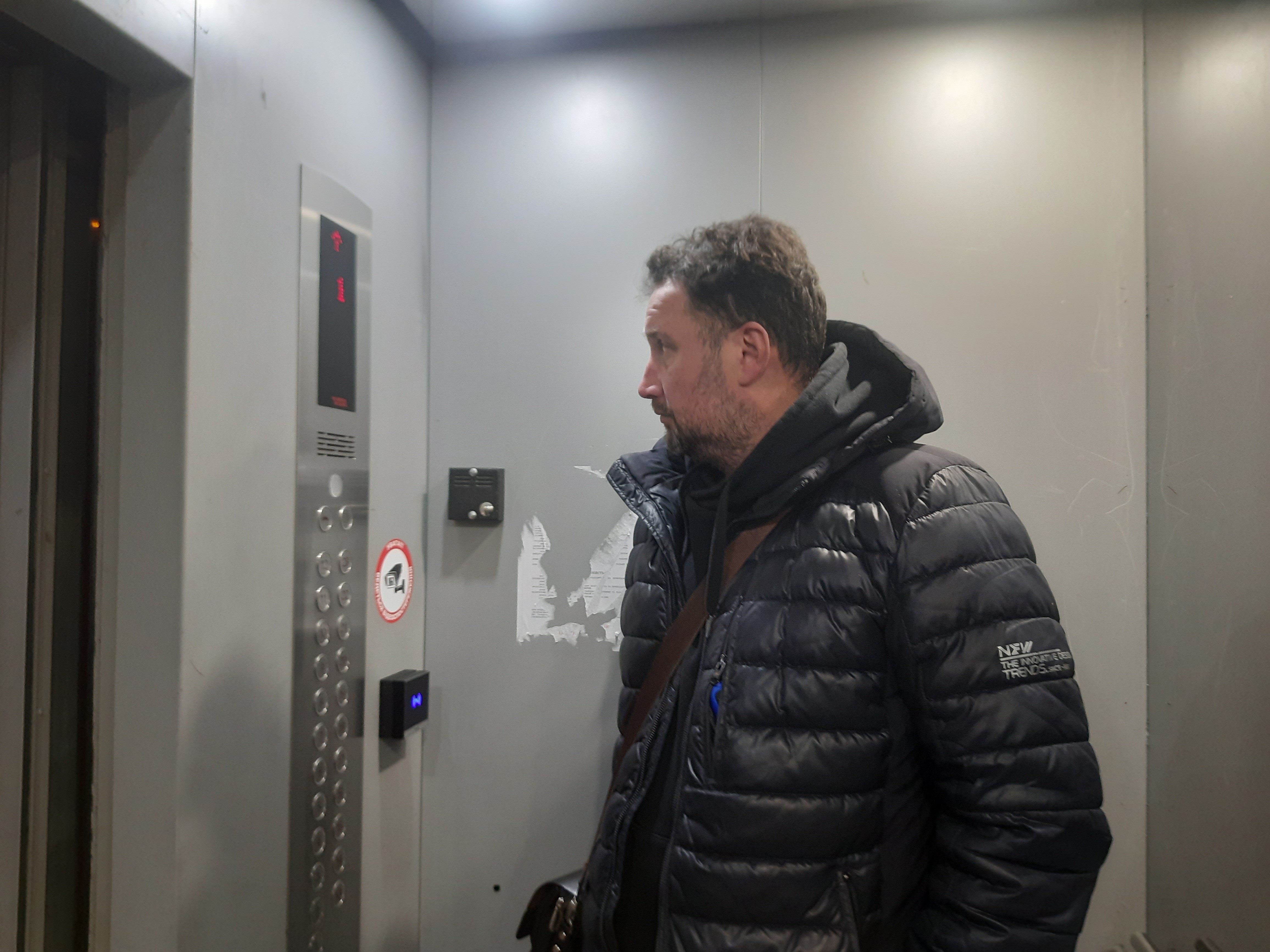 Начальник дільниці «Аркади» Олександр Овсієнко. Ліфти в будинку працюють навіть під час блекаутів