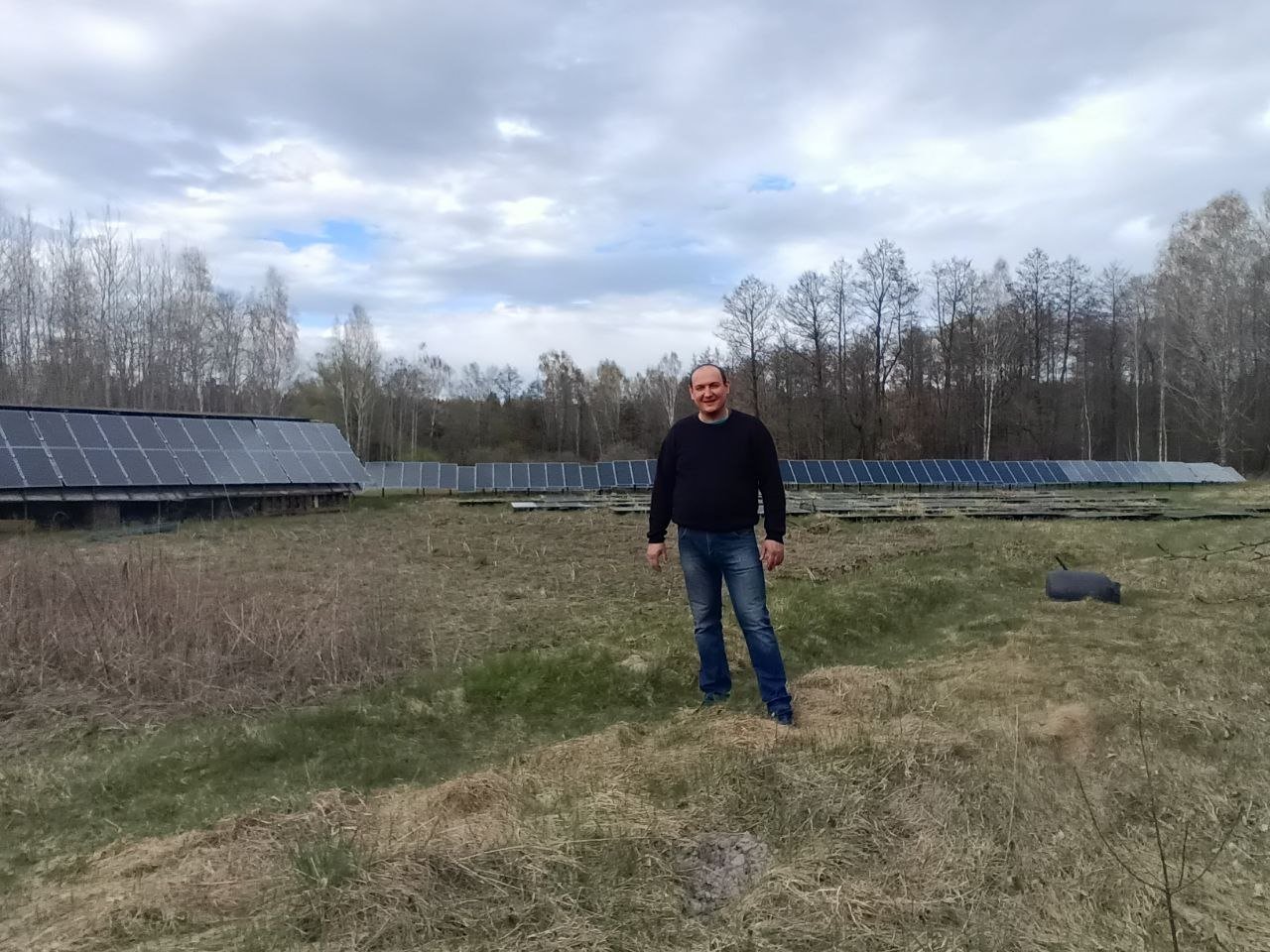 Олександр Царенок і його сонячна електростанція в селі Зорин на Київщині