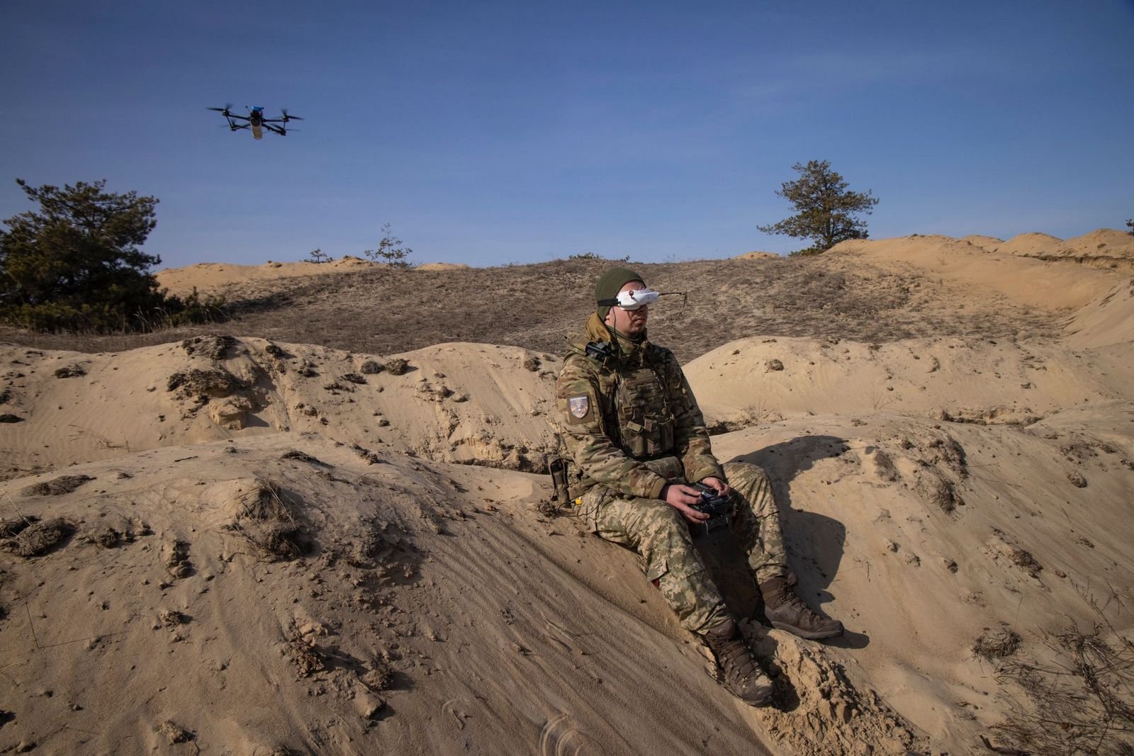 Оператор FPV-дрона 63-ї окремої механізованої бригади. Фото ілюстративне