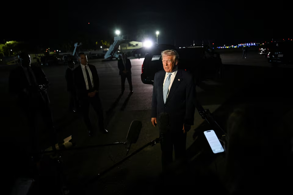 Президент США Дональд Трамп звертається до представників ЗМІ, 16 листопада 2025 року. Фото: REUTERS/Annabelle Gordon