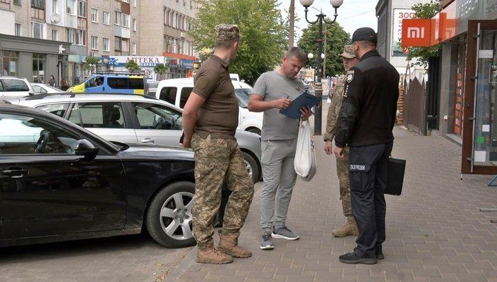 Перевірка облікових даних у Ковелі Волинської області. Фото: Суспільне Луцьк