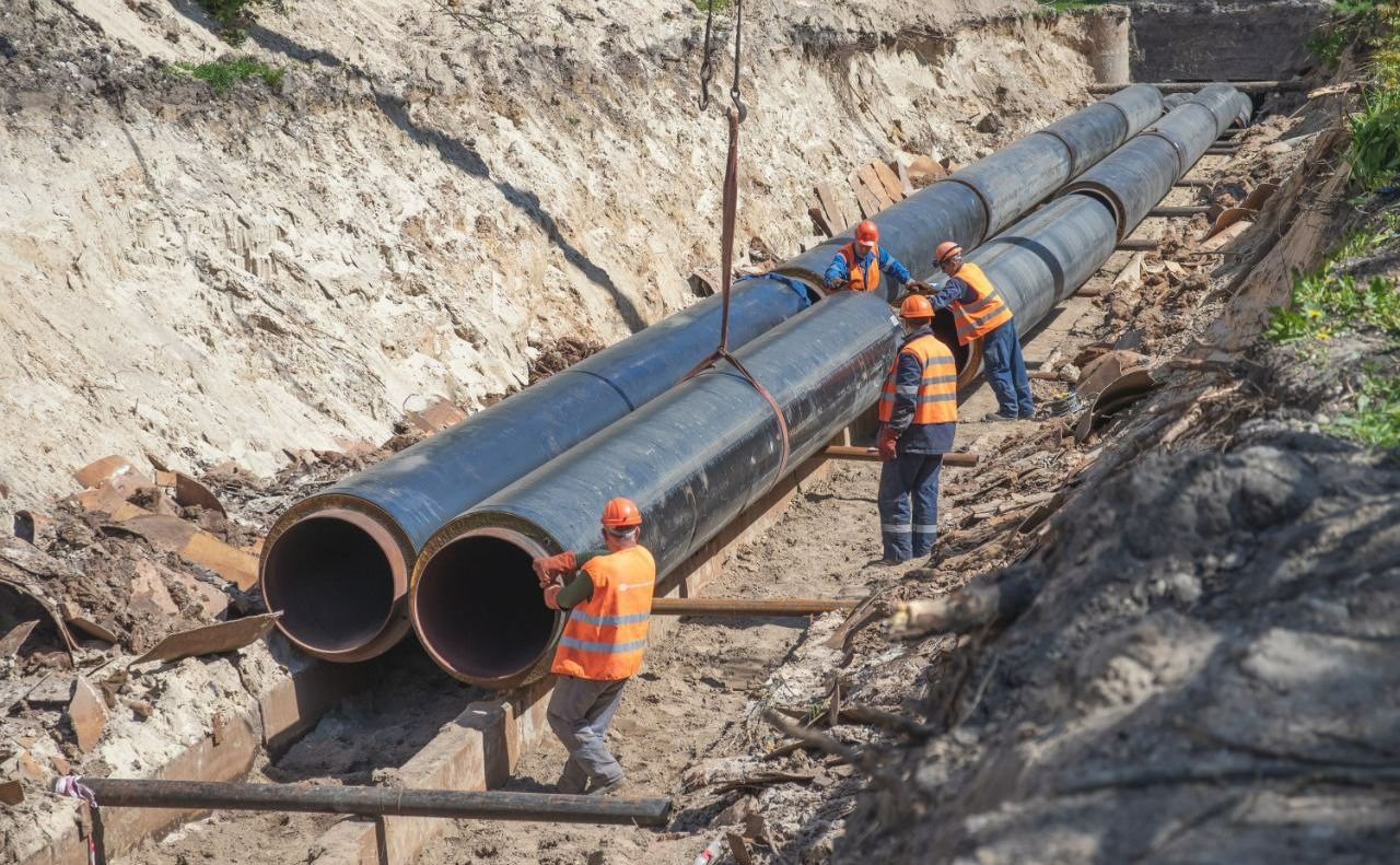 На Південній Борщагівці міняють понад 200 метрів труб магістральної тепломережі. Фото: КМДА