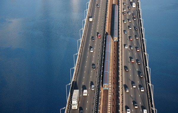 Вічний ремонт. Чому Південний міст у Києві постійно напівперекритий