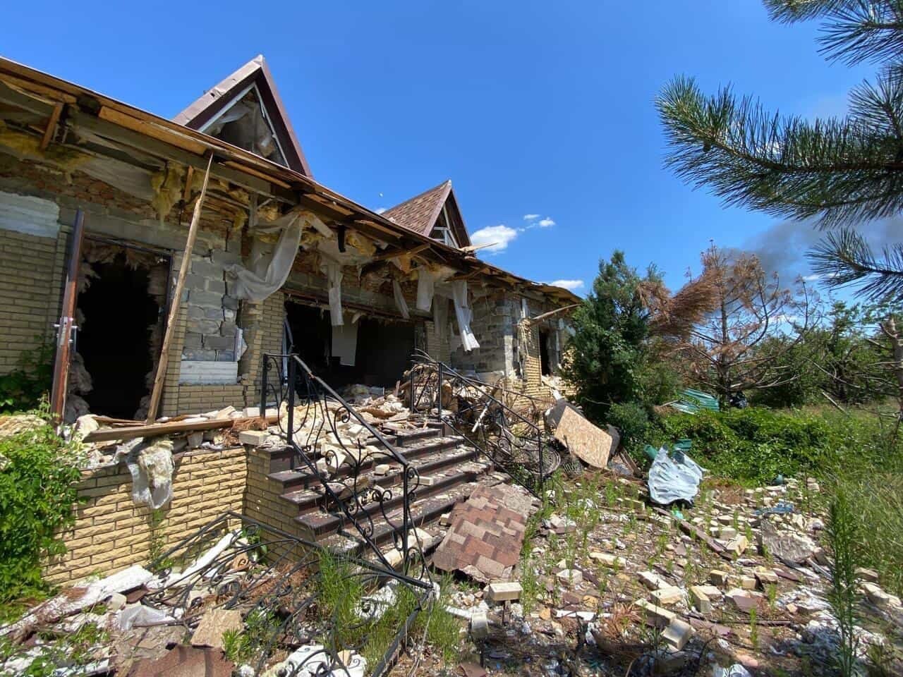 Зруйнований будинок Олени Безсонової в Покровську