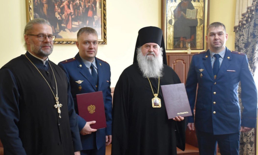 Alexei Zakharov, left, in uniform, and Andrey Martynov, right, in uniform. Photo taken from the website of the Vyazemsky Diocese of the Russian Orthodox Church