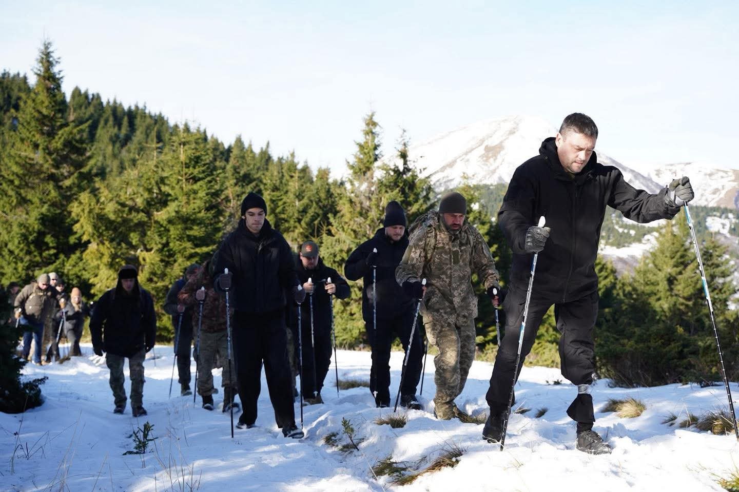 Сходження ветеранів на Говерлу. Фото: «Вечірній Київ»