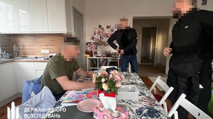 Слідчі ДБР прийшли додому до заступника голови Вищої кваліфікаційної комісії суддів Олексія Омельяна