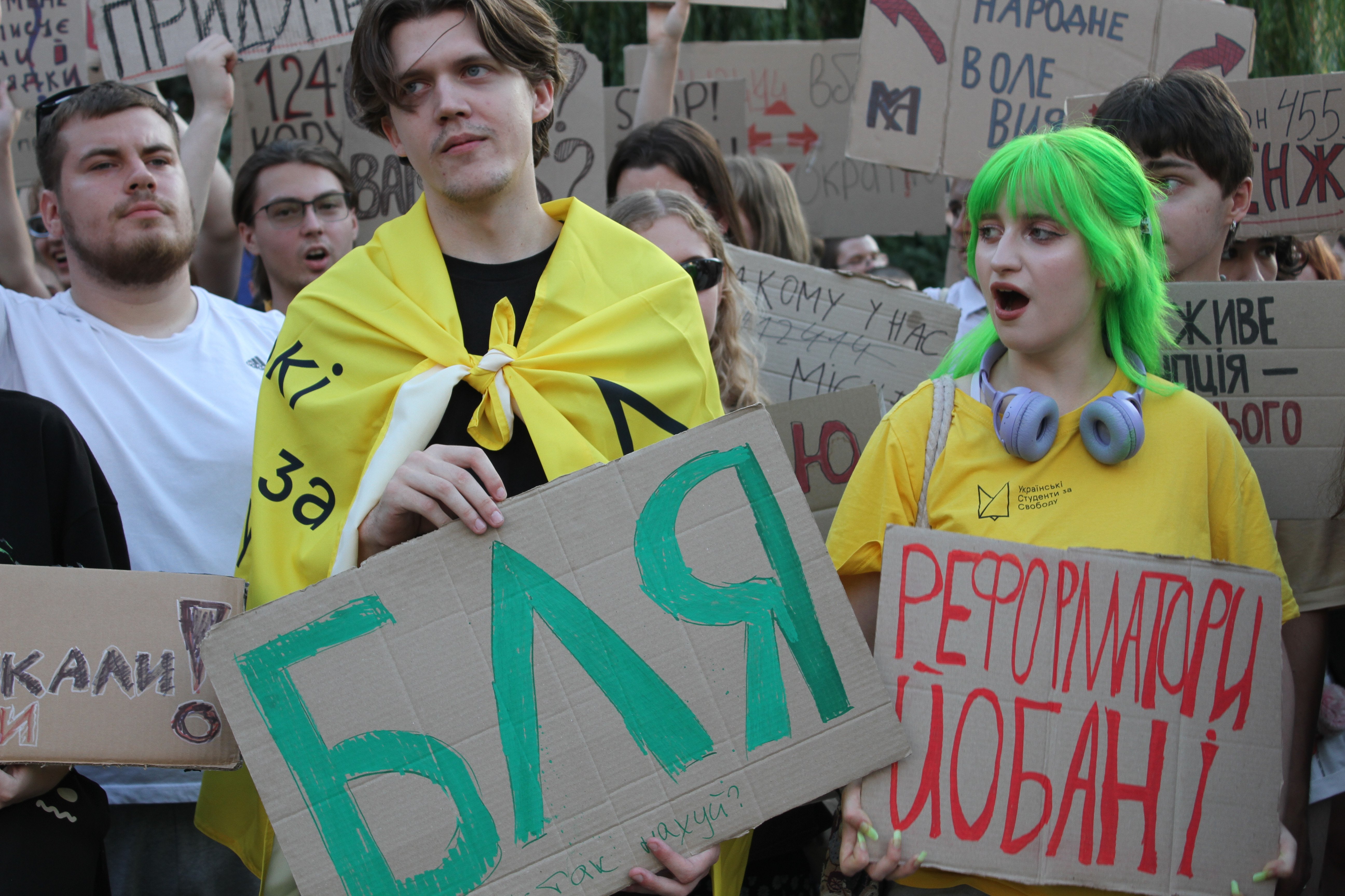 Поліна Ситкіна, дівчина із зеленим волоссям. На Майдані загинув її дядько, інший загинув на війні