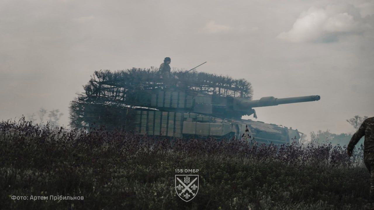 Танк Leopard 2A4 в 155-й окремій механізованій бригаді ім. Анни Київської. Окрім видатної точності гармати, машина має передову систему керування вогнем, що дозволяє нищити цілі вночі та за складних метеоумов