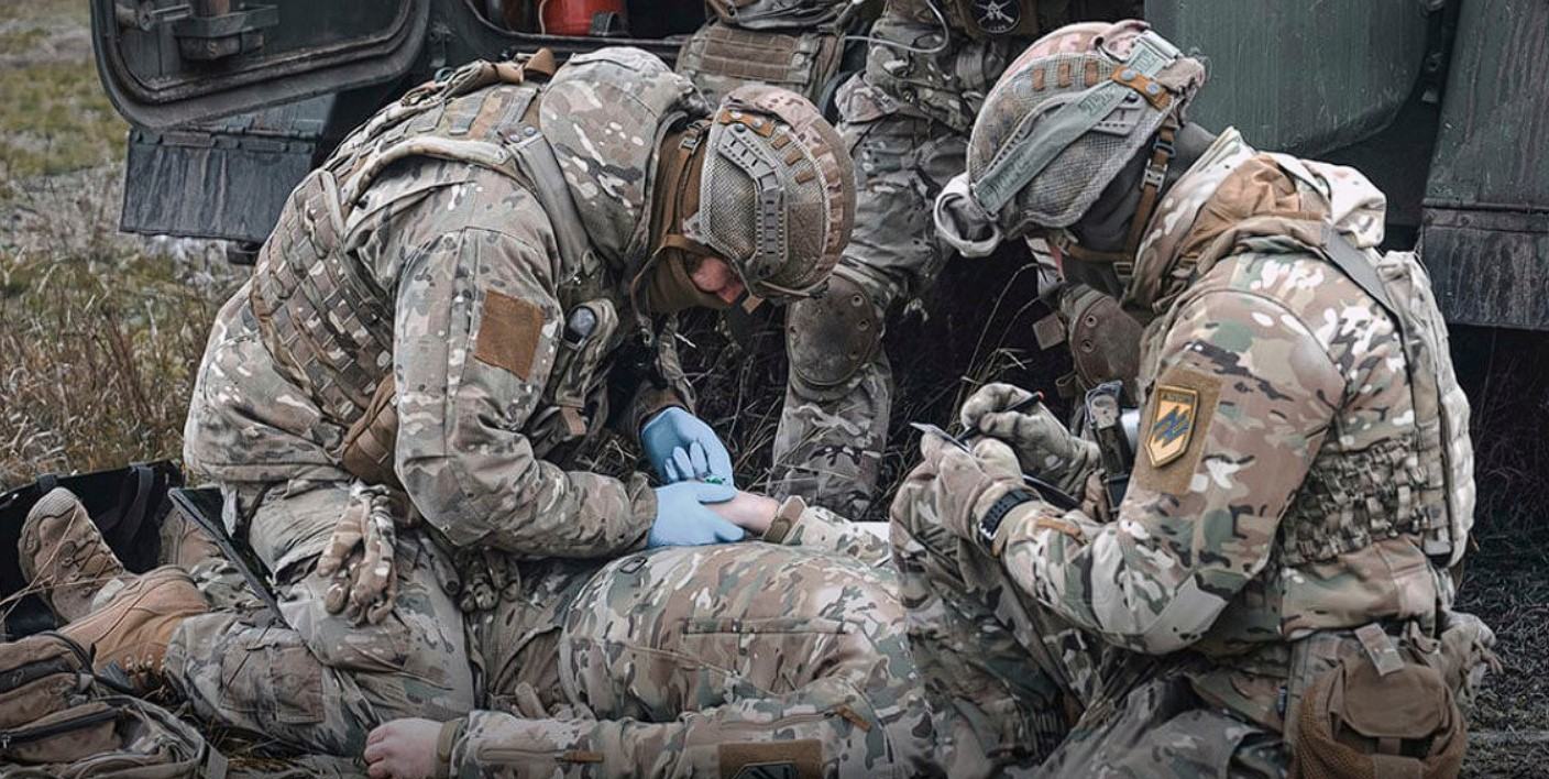 Тактична медицина: військові вчаться надавати допомогу. Фото ілюстративне