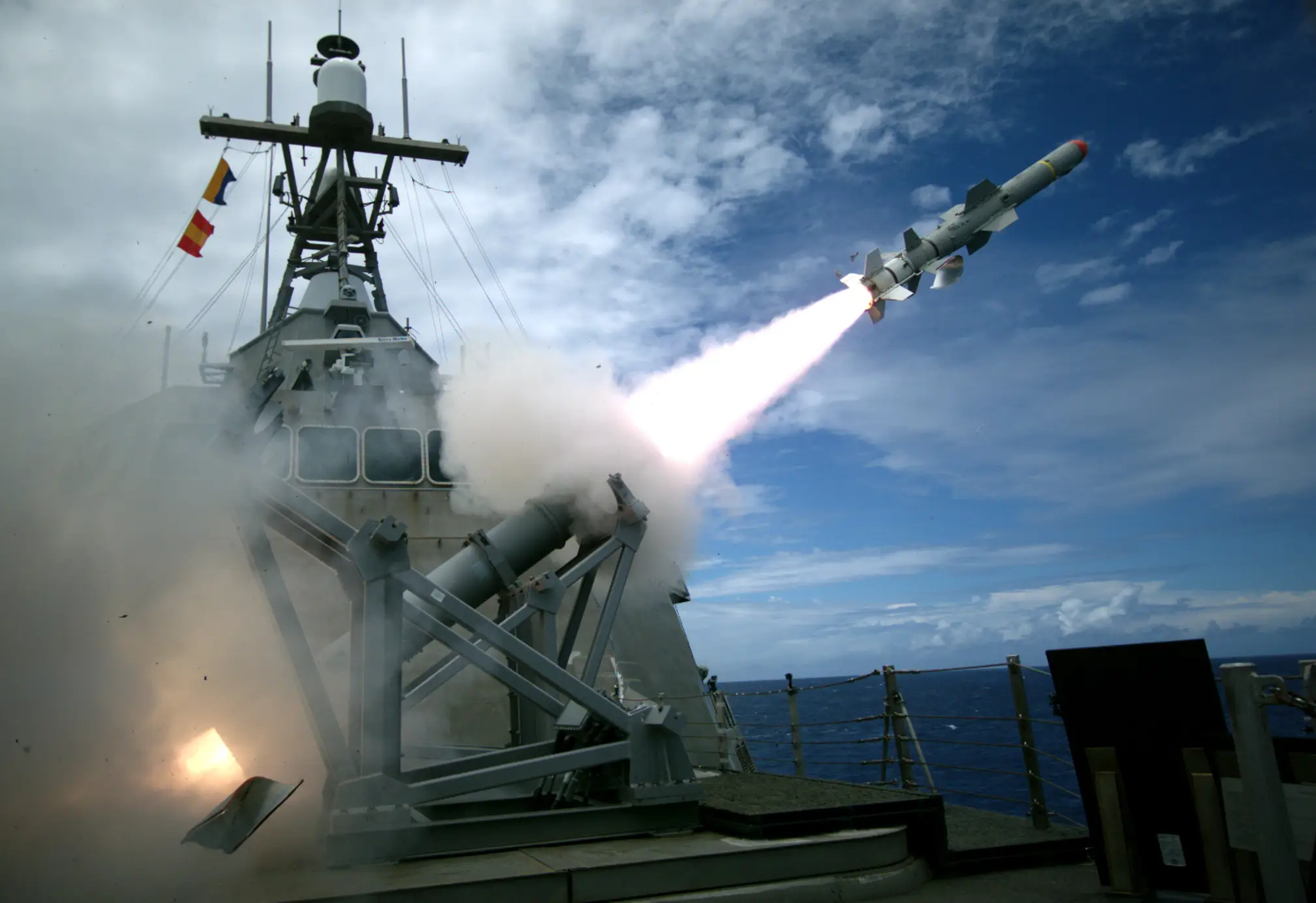 Запуск протикорабельної ракети Гарпун з американського корабля USS Coronado (LCS-4). Джерело: Lt. Bryce Hadley/ВМС США