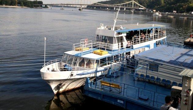 У 2019 році в Києві запустили (відновили) роботу річкового трамваю за маршрутом Поділ — Оболонь. Це була чергова невдала спроба. Щоразу регулярне річкове сполучення зазнає фіаско через дорожнечу таких перевезень і низький попит на послугу серед пасажирів