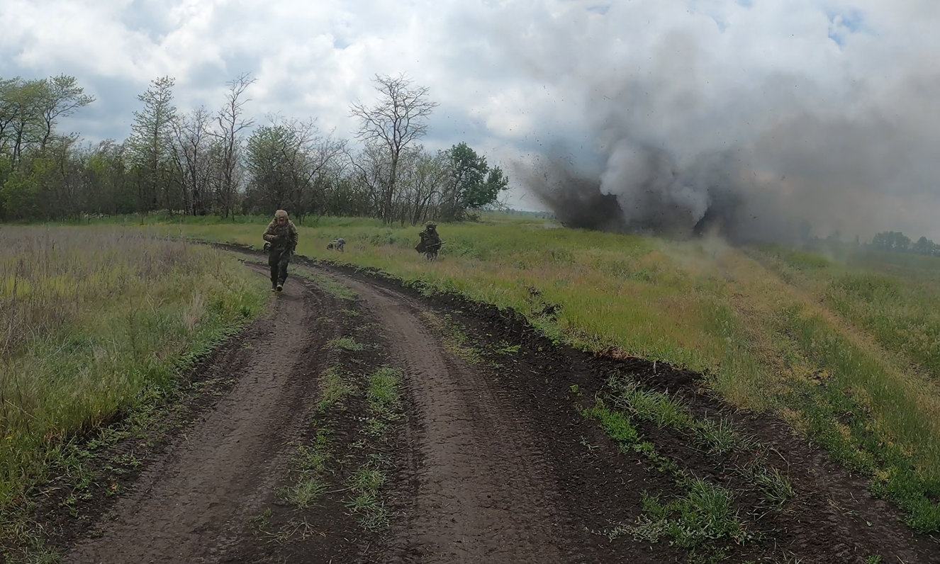 У полях під Малими Щербаками. Приліт мінометної міни