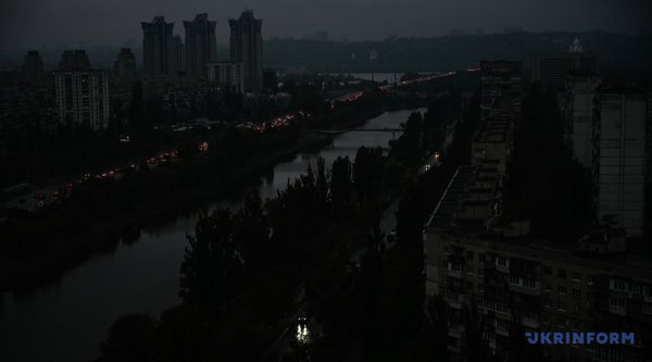 Квітневий дефіцит: чому повернулись відключення світла