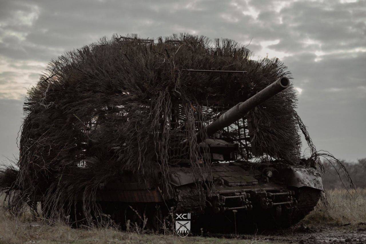 Воїни 92 окремої штурмової бригади затрофеїли у росіян танк Т-80