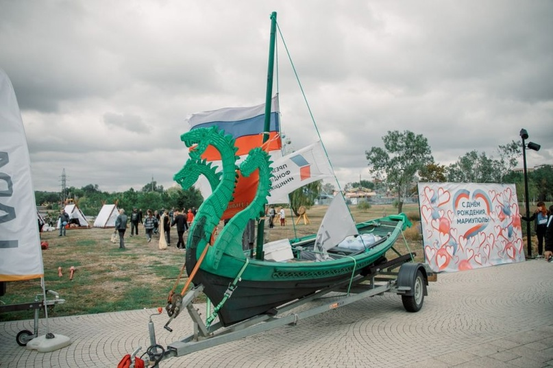 Човен “Змій Горинич” у маріупольському парку. Фото зі сторінки “Вконтакте”