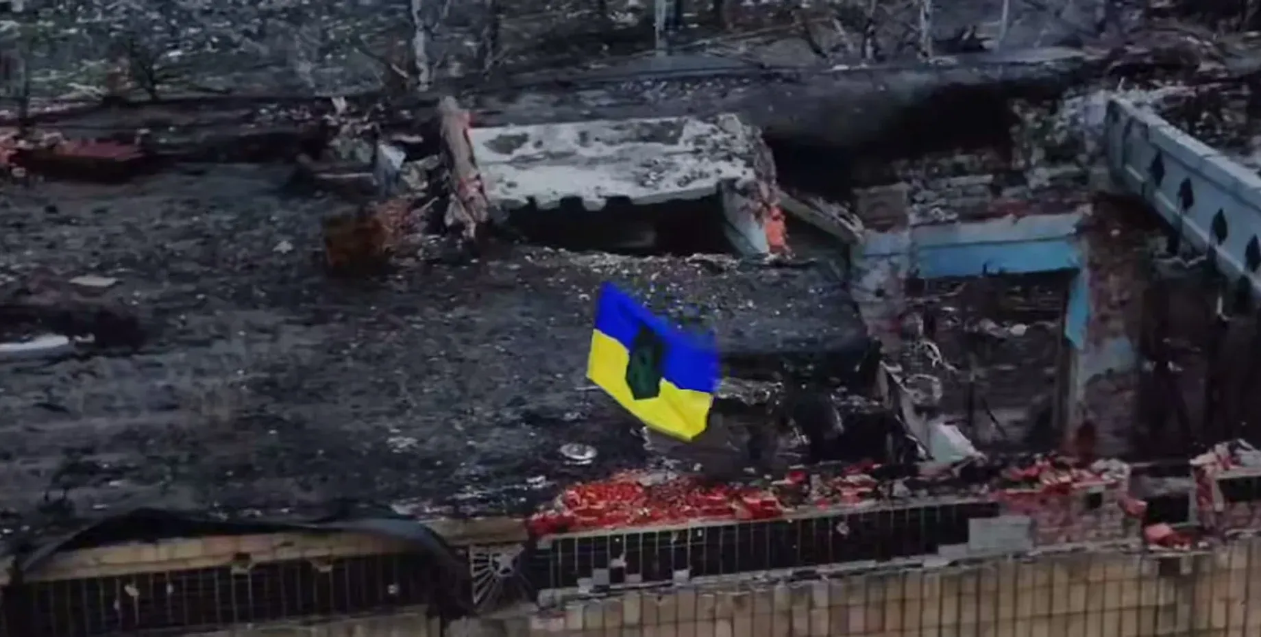 Український прапор над міськрадою Куп'янська. Фото: Скриншот