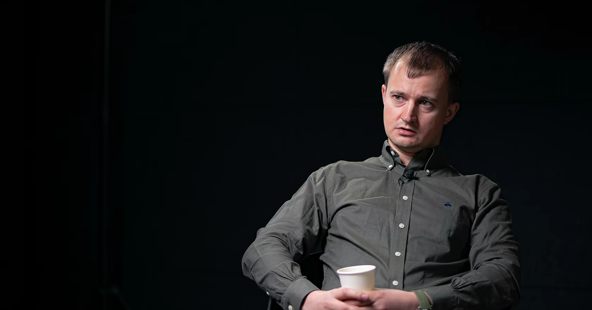 Росіяни швидше адаптуються, а українське керівництво неадекватно реагує на виклики,  — Чмут