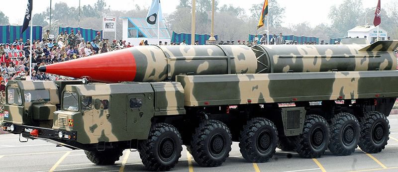 Ракета Shaheen II, показана на військовому параді в Пакистані, може бути носієм ядерної бомби – яка у Пакистану теж, до речі, є
