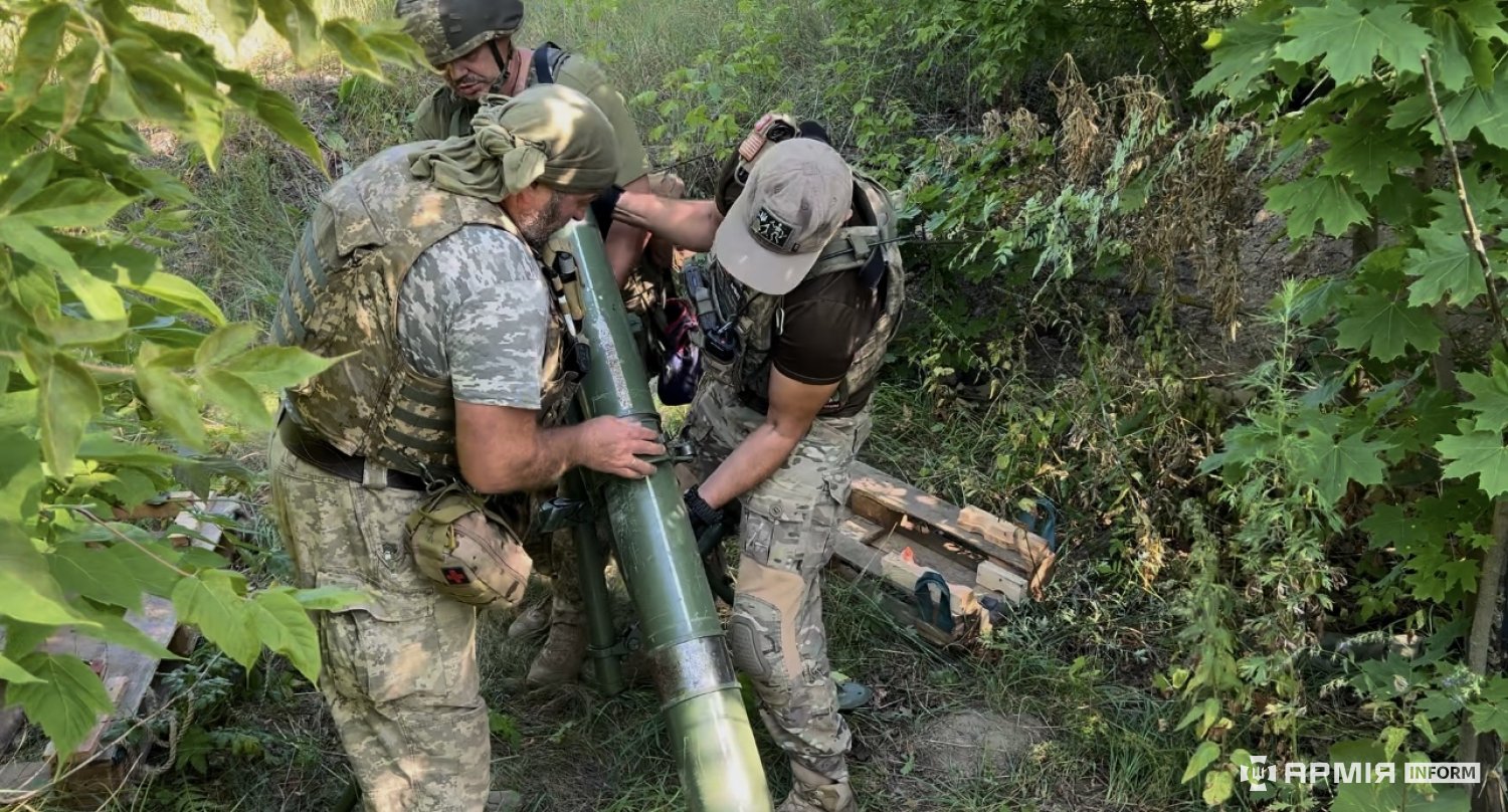 Українські мінометники міномети, артилерія зсу, війна люди, військо