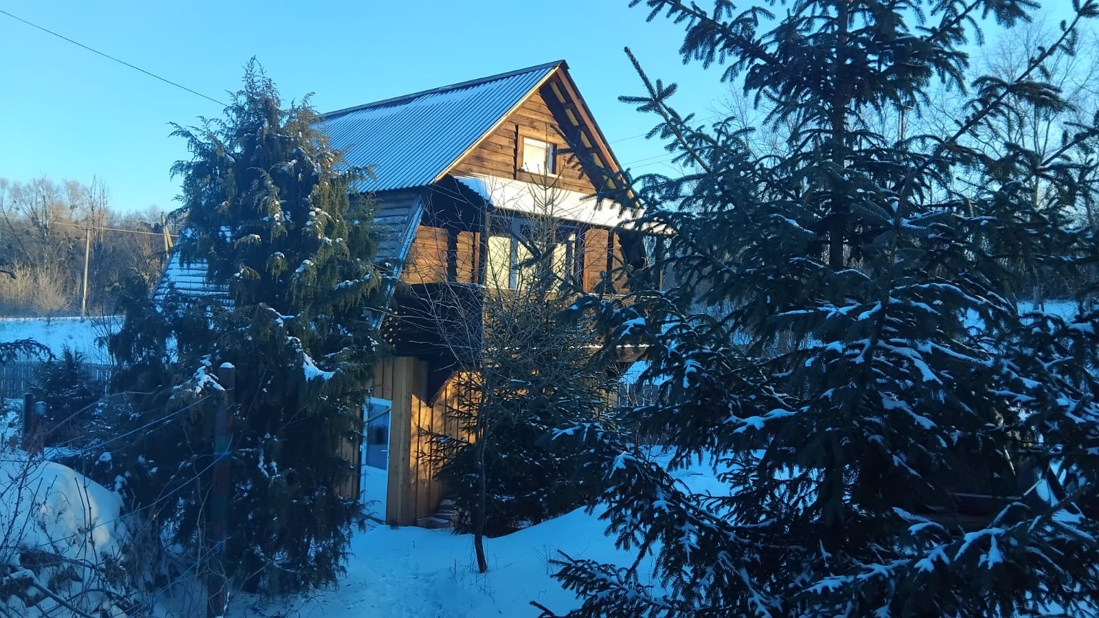 Будинок, у якому жив Сергій Русінов. Зараз вхід опечатано. Фото авторки